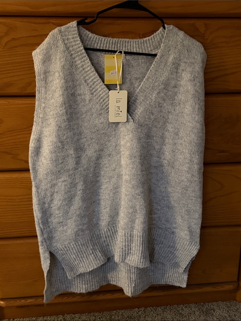 LA MIEL Light Gray V-Neck Sleeveless Knit Sweater Vest